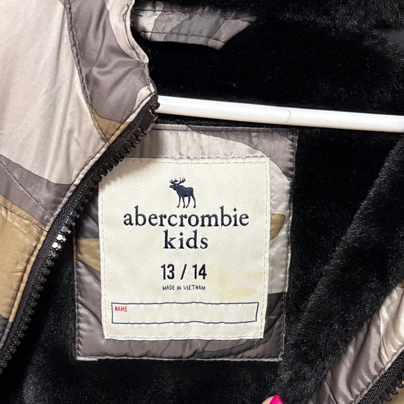 Abercrombie Kids Camo Puffer Jacket - Picture 2 of 7